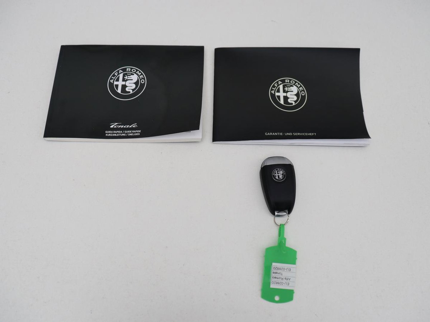 Alfa Romeo Tonale 1.3T PHEV Veloce 280PK Aut. Half Leder | Navi | DAB | Camera | Virtual Display | Navi | Carplay | Trekhaak | Climate Control | Stoelverwarming | Stuurverwarming