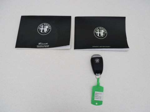 Alfa Romeo Tonale 1.3T PHEV Veloce 280PK Aut. Half Leder | Navi | DAB | Camera | Virtual Display | Navi | Carplay | Trekhaak | Climate Control | Stoelverwarming | Stuurverwarming