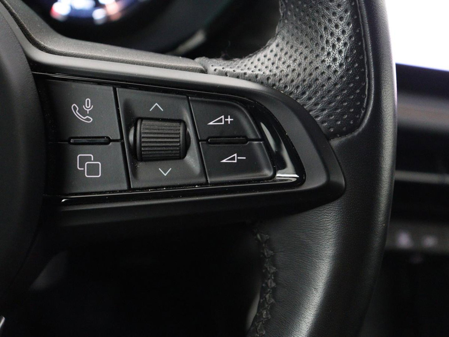 Alfa Romeo Tonale 1.3T PHEV Veloce 280PK Aut. Half Leder | Navi | DAB | Camera | Virtual Display | Navi | Carplay | Trekhaak | Climate Control | Stoelverwarming | Stuurverwarming