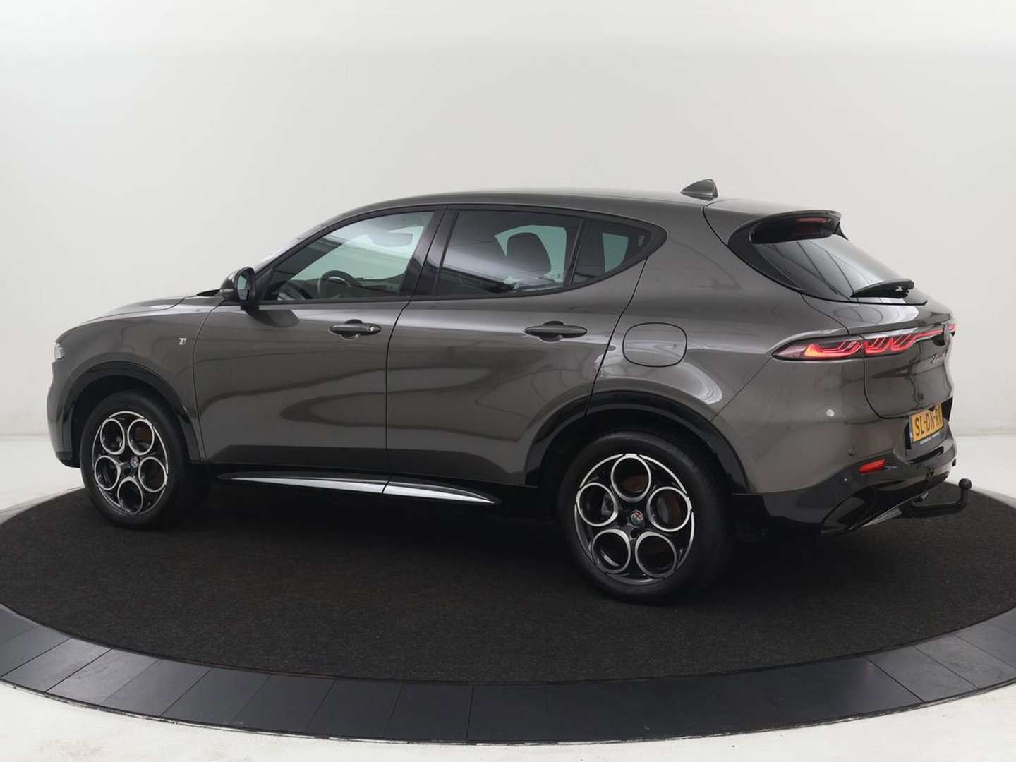 Alfa Romeo Tonale 1.3T PHEV Veloce 280PK Aut. Half Leder | Navi | DAB | Camera | Virtual Display | Navi | Carplay | Trekhaak | Climate Control | Stoelverwarming | Stuurverwarming