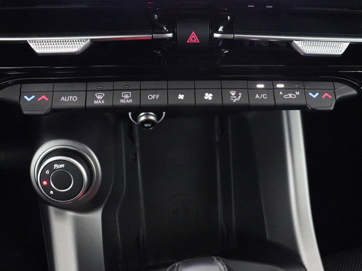 Alfa Romeo Tonale 1.3T PHEV TI | 280PK | SOH 99% | Trekhaak | Stoelverwarming | Adaptive cruise | Camera | Carplay | Matrix LED | Navigatie | Stuurverwarming | Climate control | Plug In