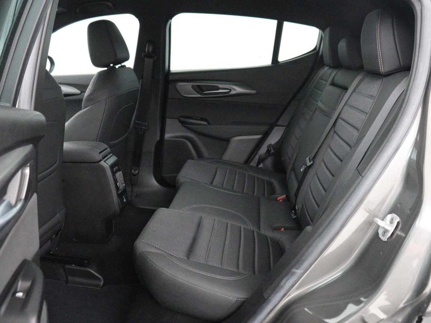 Alfa Romeo Tonale 1.3T PHEV TI | 280PK | SOH 99% | Trekhaak | Stoelverwarming | Adaptive cruise | Camera | Carplay | Matrix LED | Navigatie | Stuurverwarming | Climate control | Plug In