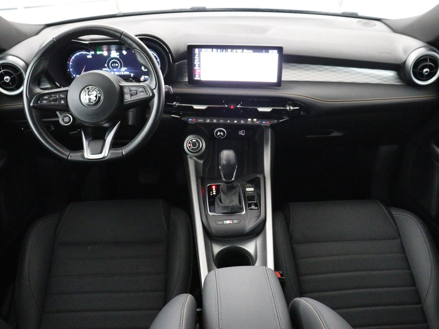 Alfa Romeo Tonale 1.3T PHEV TI | 280PK | SOH 99% | Trekhaak | Stoelverwarming | Adaptive cruise | Camera | Carplay | Matrix LED | Navigatie | Stuurverwarming | Climate control | Plug In