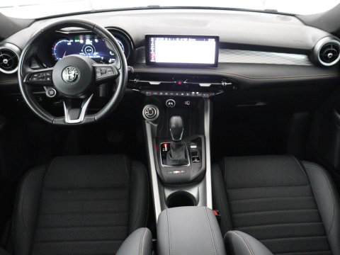 Alfa Romeo Tonale 1.3T PHEV Veloce 280PK Aut. Half Leder | Navi | DAB | Camera | Virtual Display | Navi | Carplay | Trekhaak | Climate Control | Stoelverwarming | Stuurverwarming