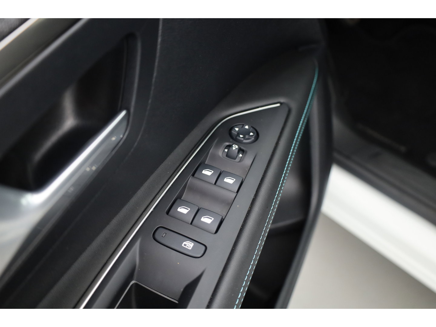 Peugeot 3008 1.2 PureTech Blue Lease Allure | Dig. Cockpit | Cruise Control | Keyless | Camera | Apple CarPlay & Android Auto | PDC V+A