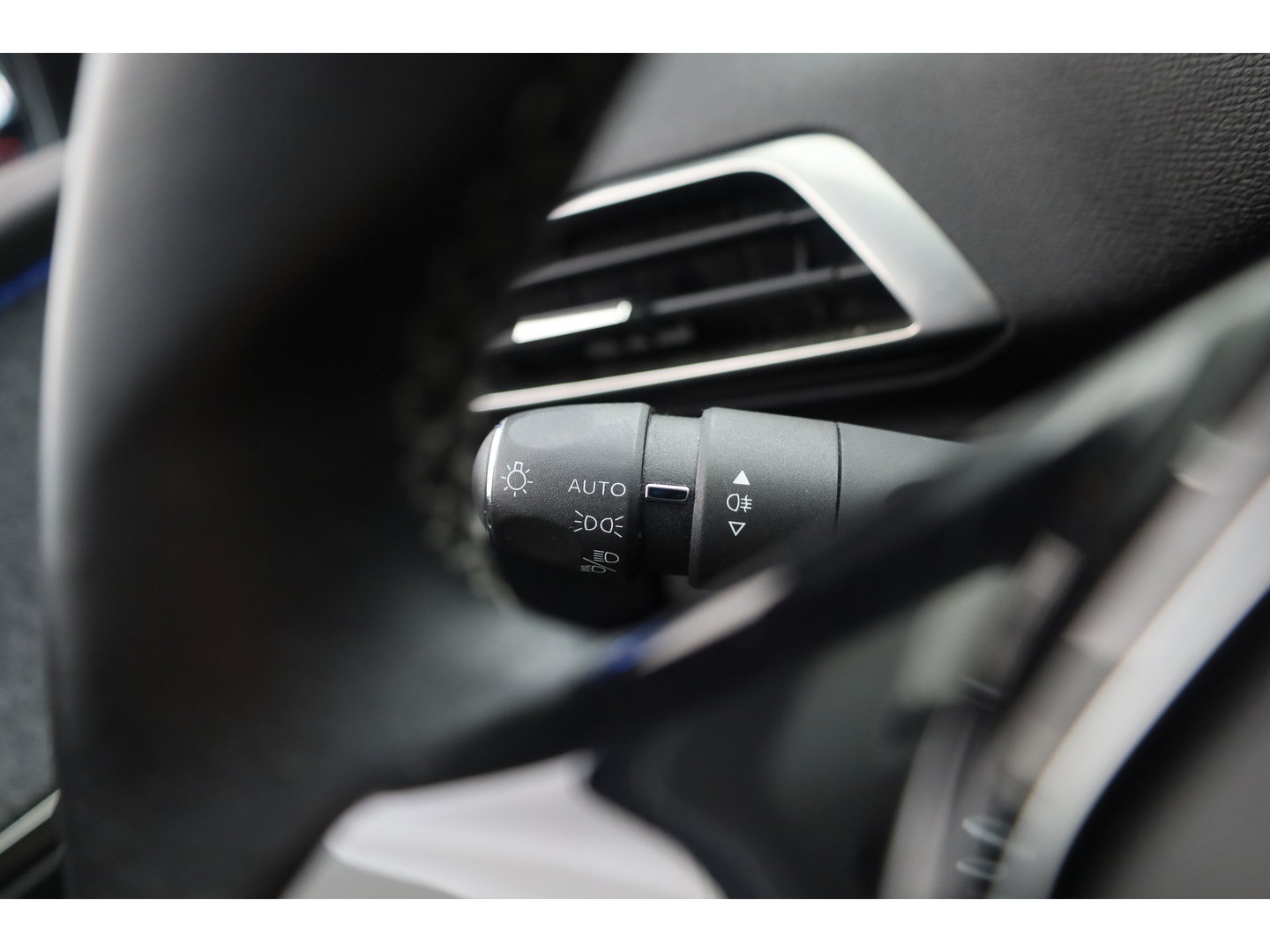 Peugeot 3008 1.2 PureTech Blue Lease Allure | Dig. Cockpit | Cruise Control | Keyless | Camera | Apple CarPlay & Android Auto | PDC V+A