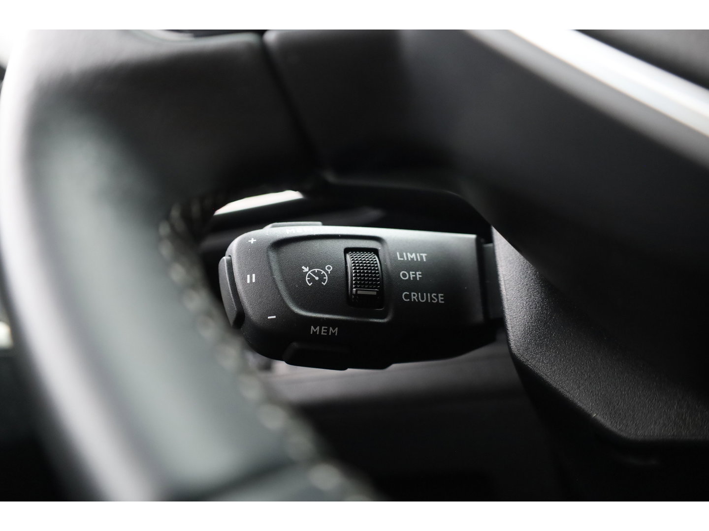 Peugeot 3008 1.2 PureTech Blue Lease Allure | Dig. Cockpit | Cruise Control | Keyless | Camera | Apple CarPlay & Android Auto | PDC V+A