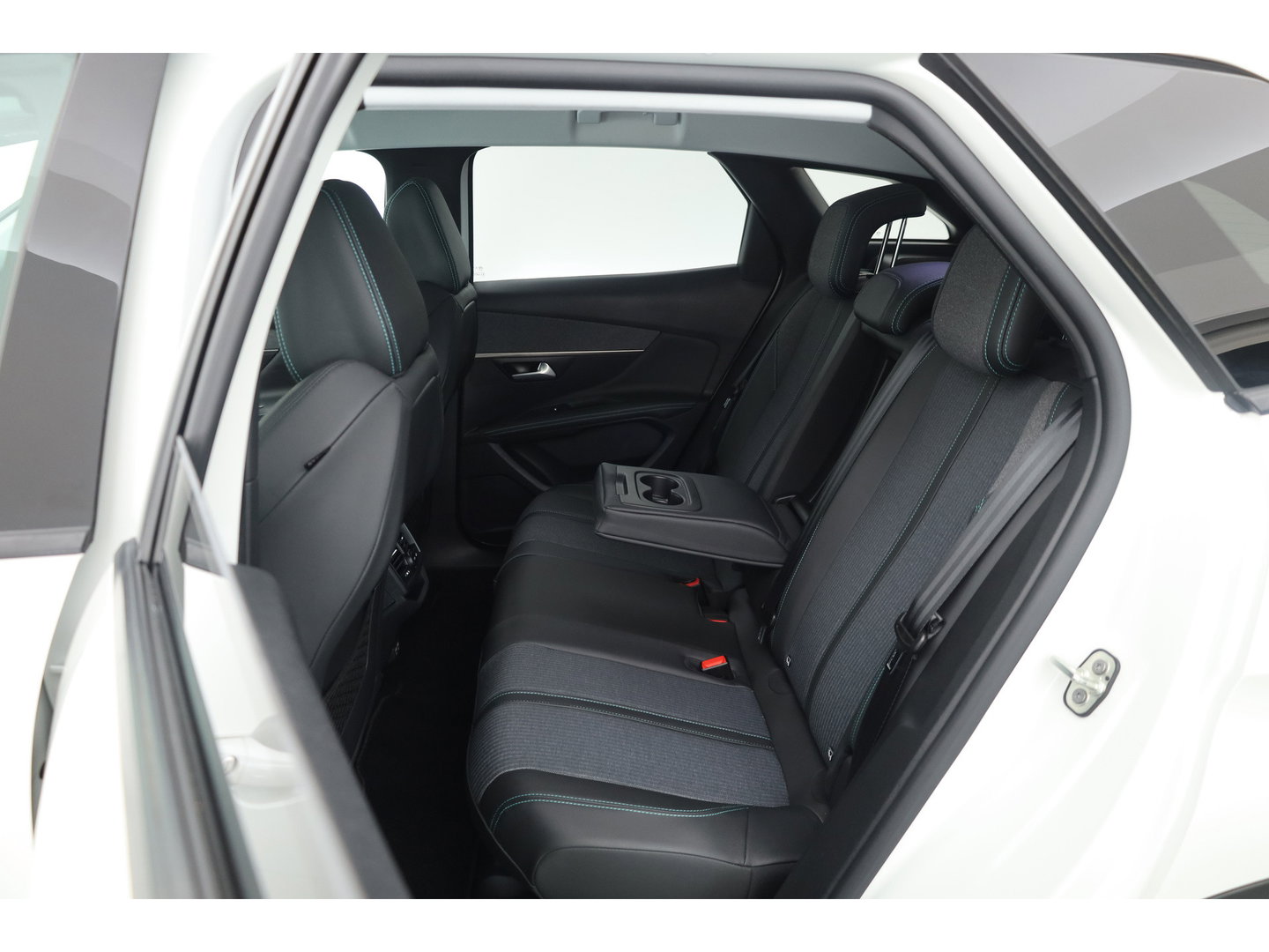 Peugeot 3008 1.2 PureTech Blue Lease Allure | Dig. Cockpit | Cruise Control | Keyless | Camera | Apple CarPlay & Android Auto | PDC V+A