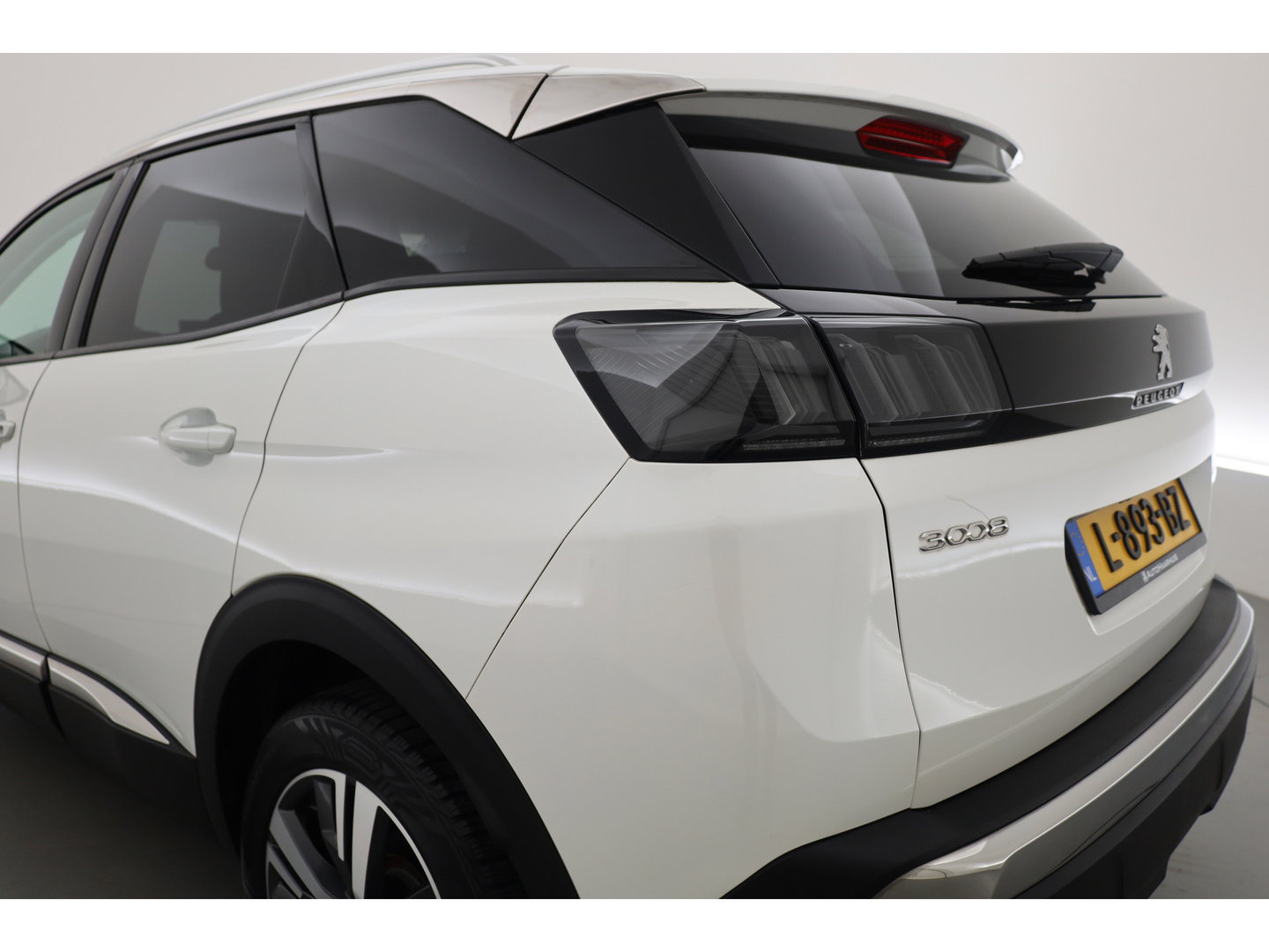 Peugeot 3008 1.2 PureTech Blue Lease Allure | Dig. Cockpit | Cruise Control | Keyless | Camera | Apple CarPlay & Android Auto | PDC V+A