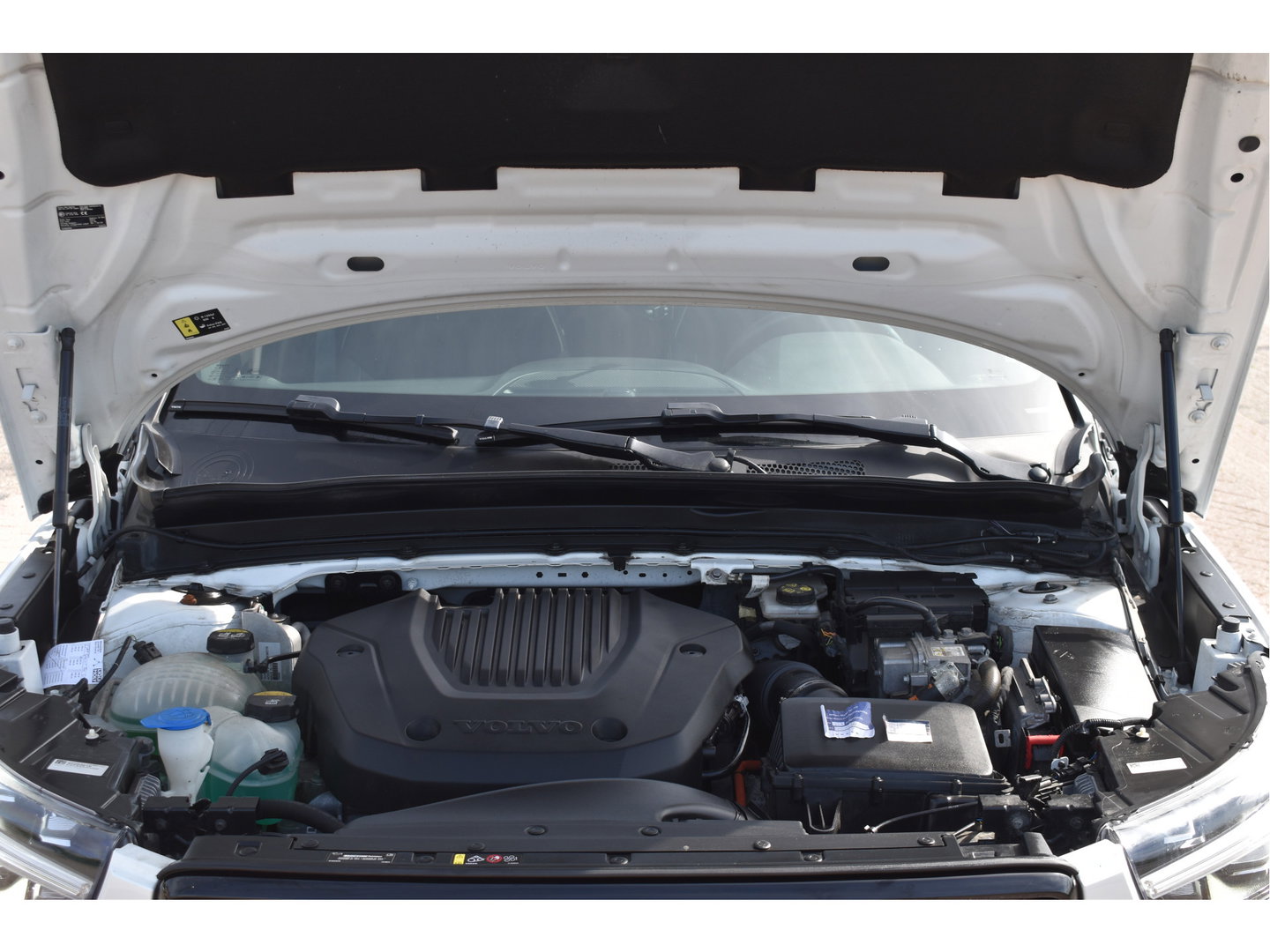 Volvo XC40 1.5 T5 Twin Engine R-Design Luxury Line Versatility 262 pk Two-Tone | Vol | Trekhaak | Keyless | Harman/Kardon | 360 gr.camera | Open dak | Full LE | Onderh.historie
