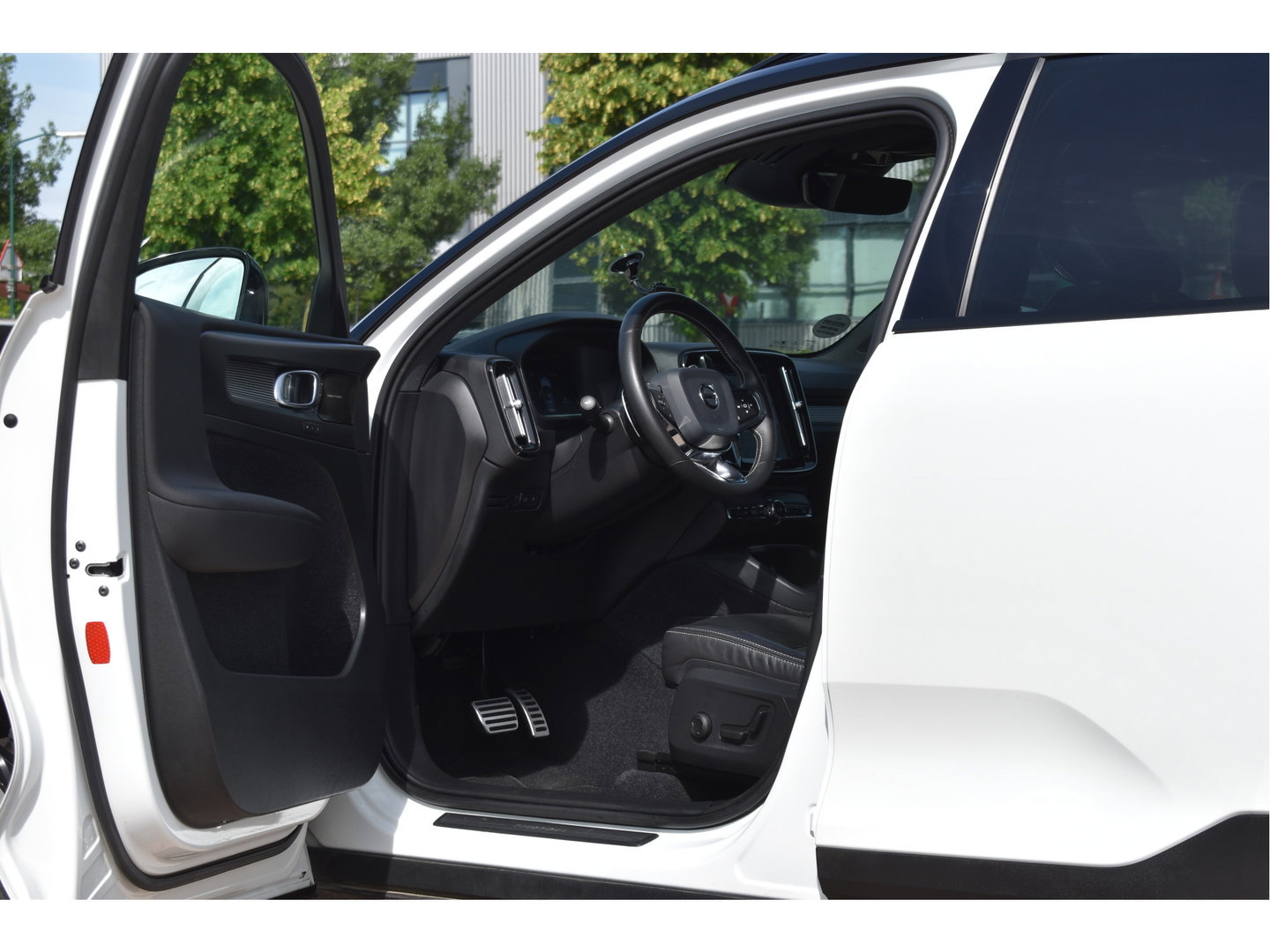 Volvo XC40 1.5 T5 Twin Engine R-Design Luxury Line Versatility 262 pk Two-Tone | Vol | Trekhaak | Keyless | Harman/Kardon | 360 gr.camera | Open dak | Full LE | Onderh.historie