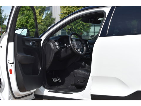 Volvo XC40 1.5 T5 Twin Engine R-Design Luxury Line Versatility 262 pk Two-Tone | Vol | Trekhaak | Keyless | Harman/Kardon | 360 gr.camera | Open dak | Full LE | Onderh.historie