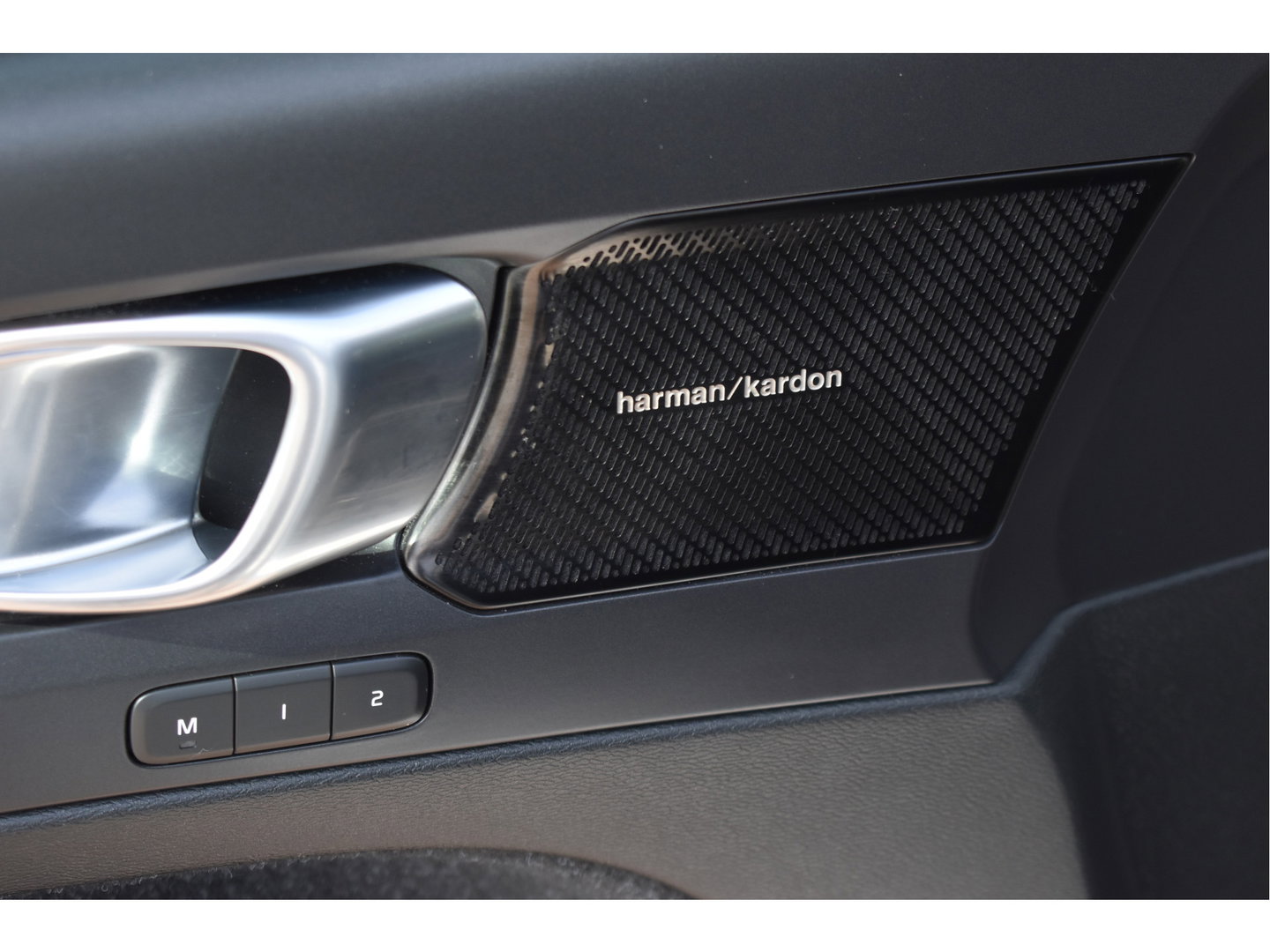 Volvo XC40 1.5 T5 Twin Engine R-Design Luxury Line Versatility 262 pk Two-Tone | Vol | Trekhaak | Keyless | Harman/Kardon | 360 gr.camera | Open dak | Full LE | Onderh.historie