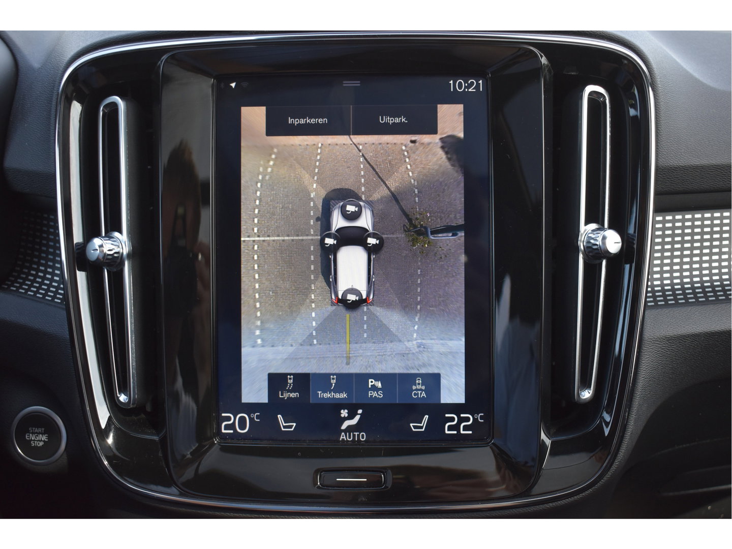 Volvo XC40 1.5 T5 Twin Engine R-Design Luxury Line Versatility 262 pk Two-Tone | Vol | Trekhaak | Keyless | Harman/Kardon | 360 gr.camera | Open dak | Full LE | Onderh.historie