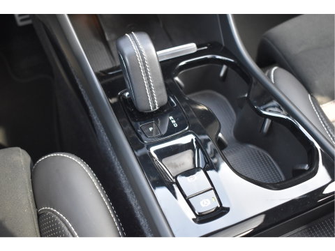 Volvo XC40 1.5 T5 Twin Engine R-Design Luxury Line Versatility 262 pk Two-Tone | Vol | Trekhaak | Keyless | Harman/Kardon | 360 gr.camera | Open dak | Full LE | Onderh.historie