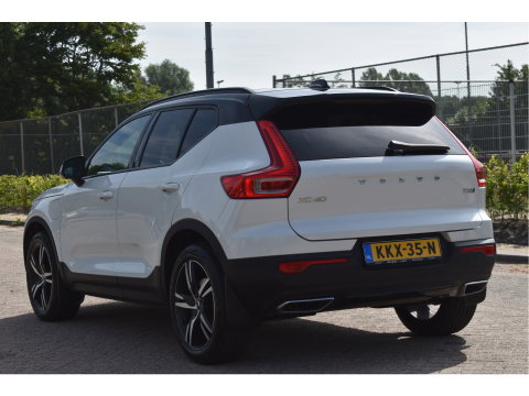 Volvo XC40 1.5 T5 Twin Engine R-Design Luxury Line Versatility 262 pk Two-Tone | Vol | Trekhaak | Keyless | Harman/Kardon | 360 gr.camera | Open dak | Full LE | Onderh.historie