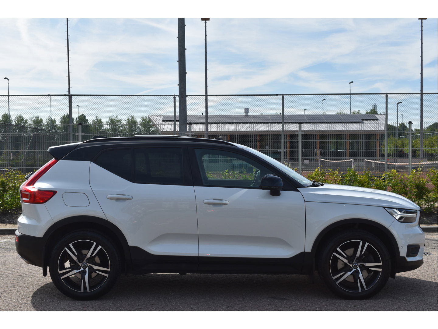 Volvo XC40 1.5 T5 Twin Engine R-Design Luxury Line Versatility 262 pk Two-Tone | Vol | Trekhaak | Keyless | Harman/Kardon | 360 gr.camera | Open dak | Full LE | Onderh.historie