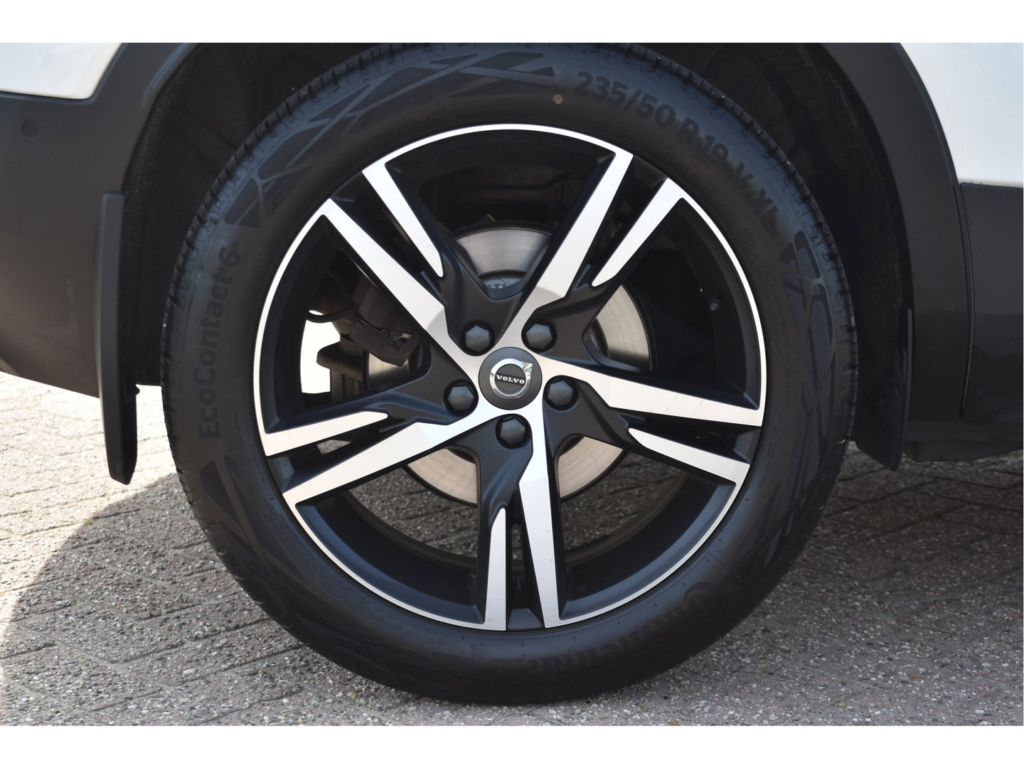 Volvo XC40 1.5 T5 Twin Engine R-Design Luxury Line Versatility 262 pk Two-Tone | Vol | Trekhaak | Keyless | Harman/Kardon | 360 gr.camera | Open dak | Full LE | Onderh.historie