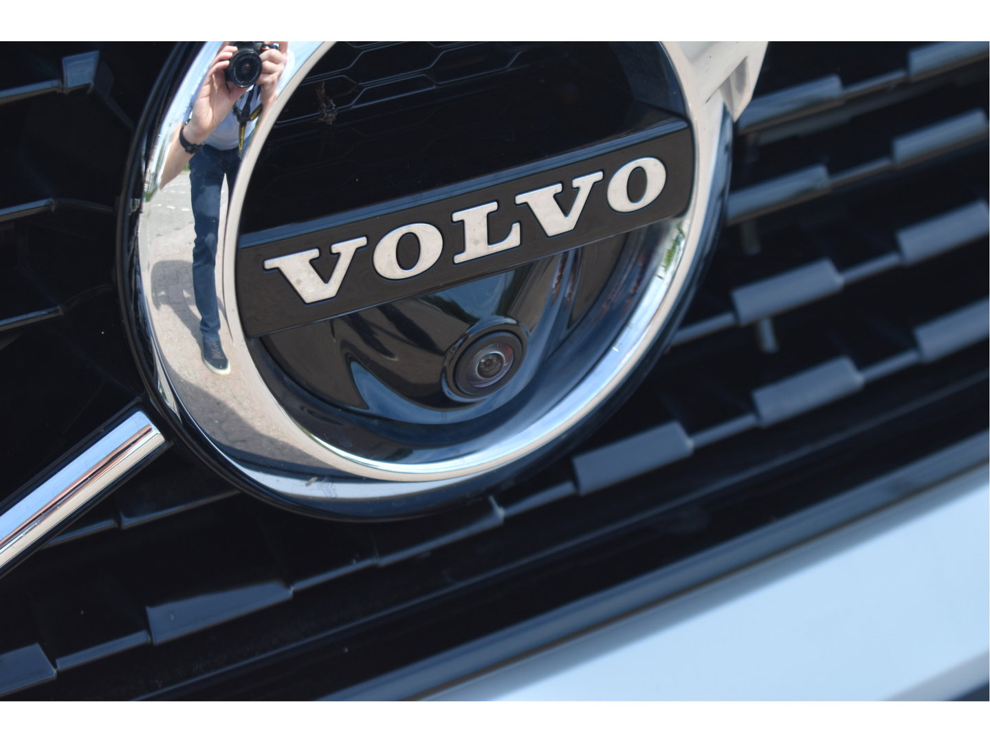 Volvo XC40 1.5 T5 Twin Engine R-Design Luxury Line Versatility 262 pk Two-Tone | Vol | Trekhaak | Keyless | Harman/Kardon | 360 gr.camera | Open dak | Full LE | Onderh.historie