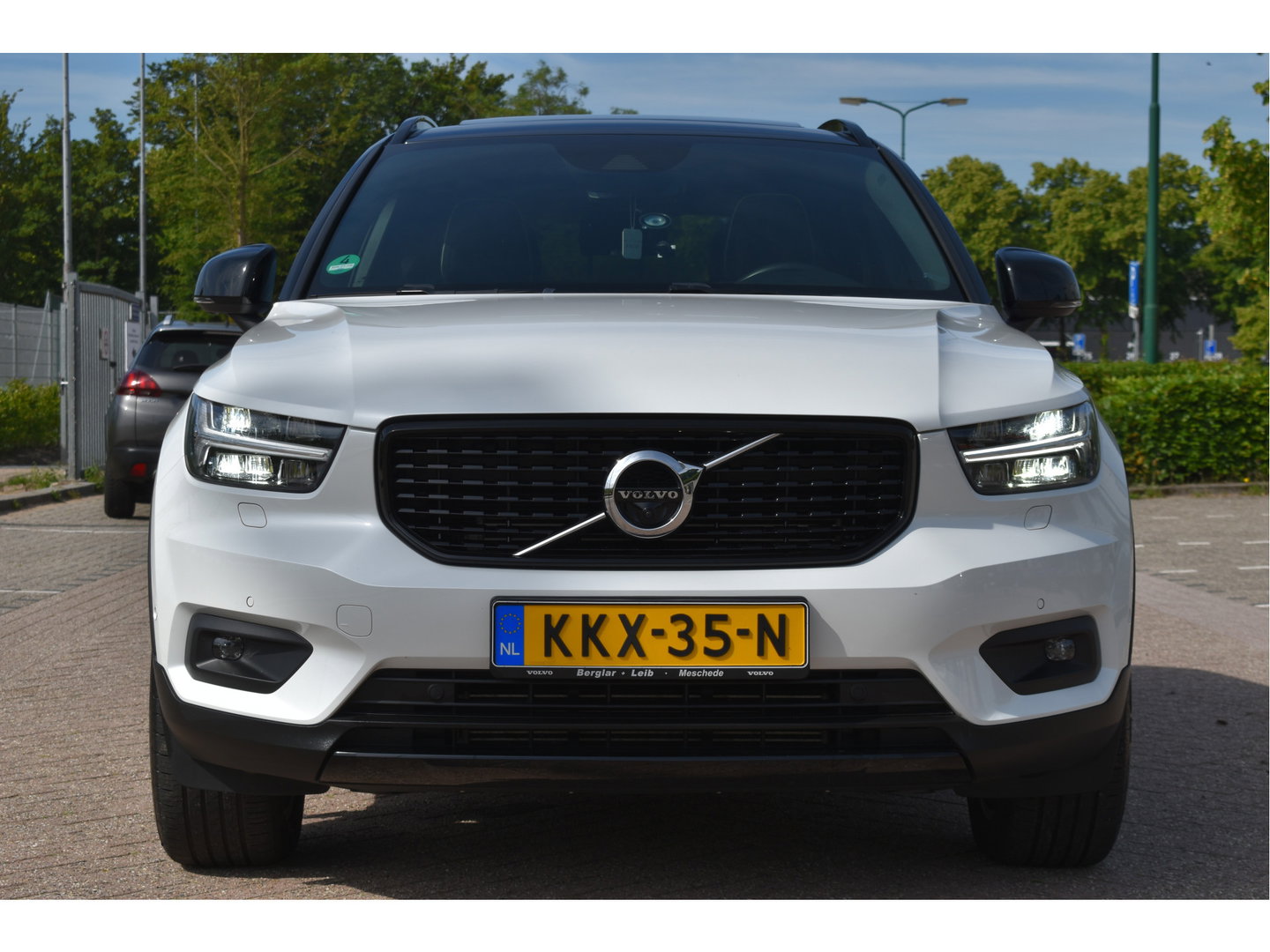 Volvo XC40 1.5 T5 Twin Engine R-Design Luxury Line Versatility 262 pk Two-Tone | Vol | Trekhaak | Keyless | Harman/Kardon | 360 gr.camera | Open dak | Full LE | Onderh.historie