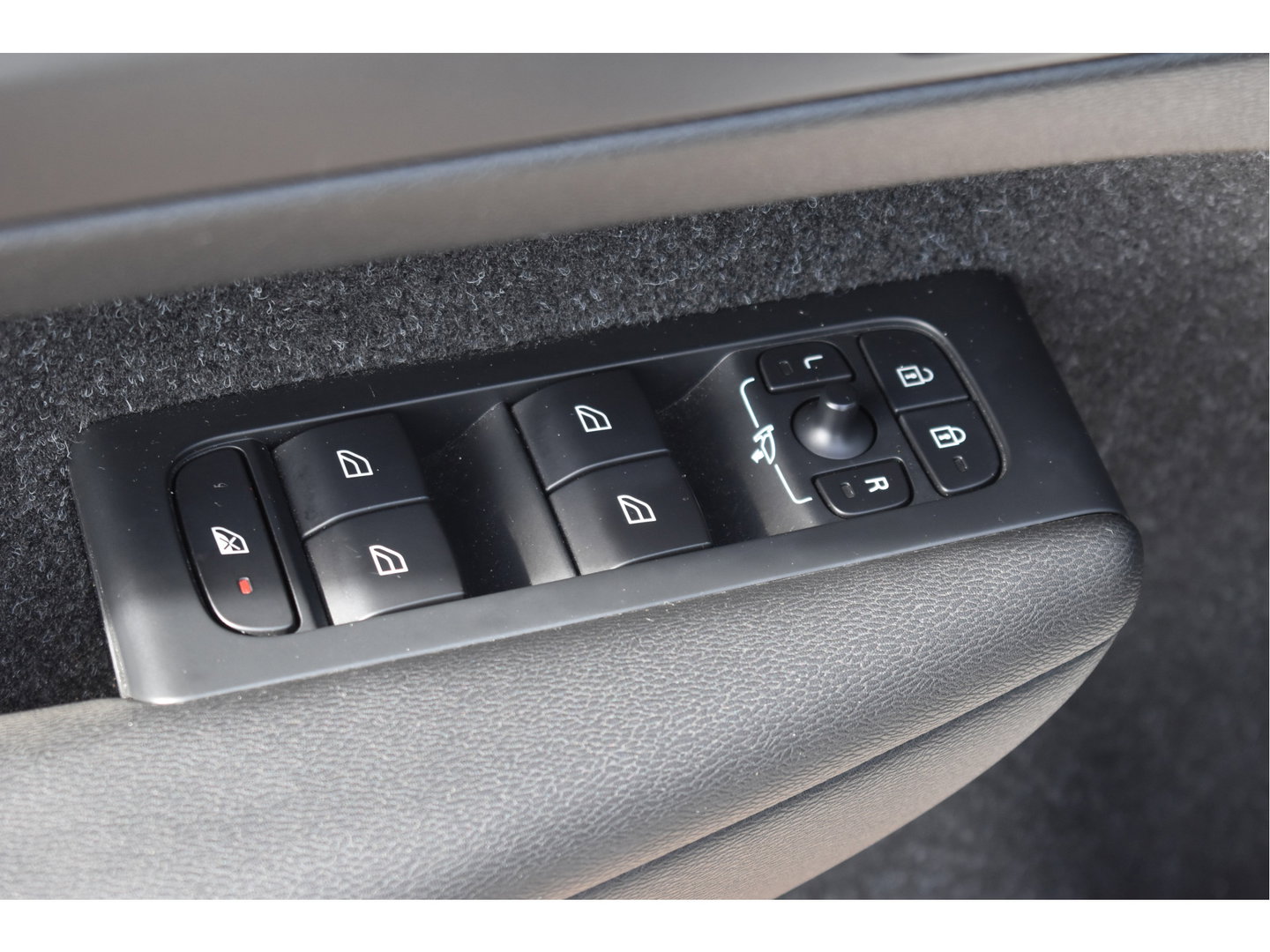 Volvo XC40 1.5 T5 Twin Engine R-Design Luxury Line Versatility 262 pk Two-Tone | Vol | Trekhaak | Keyless | Harman/Kardon | 360 gr.camera | Open dak | Full LE | Onderh.historie