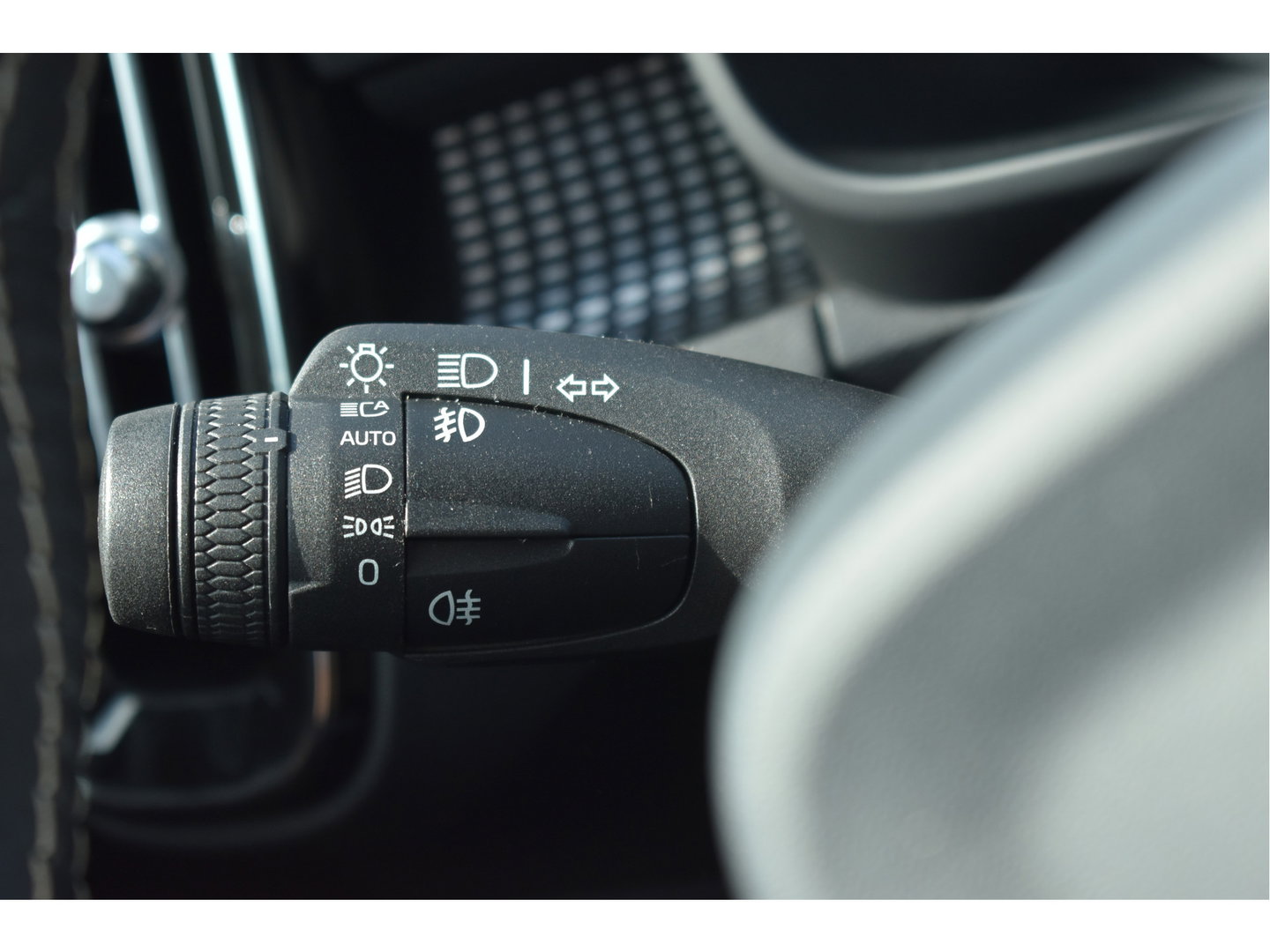Volvo XC40 1.5 T5 Twin Engine R-Design Luxury Line Versatility 262 pk Two-Tone | Vol | Trekhaak | Keyless | Harman/Kardon | 360 gr.camera | Open dak | Full LE | Onderh.historie
