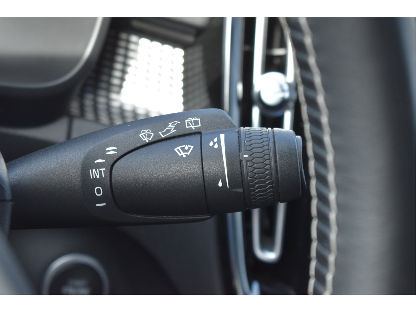 Volvo XC40 1.5 T5 Twin Engine R-Design Luxury Line Versatility 262 pk Two-Tone | Vol | Trekhaak | Keyless | Harman/Kardon | 360 gr.camera | Open dak | Full LE | Onderh.historie