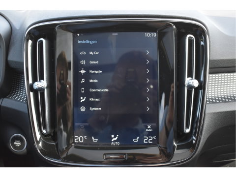 Volvo XC40 1.5 T5 Twin Engine R-Design Luxury Line Versatility 262 pk Two-Tone | Vol | Trekhaak | Keyless | Harman/Kardon | 360 gr.camera | Open dak | Full LE | Onderh.historie