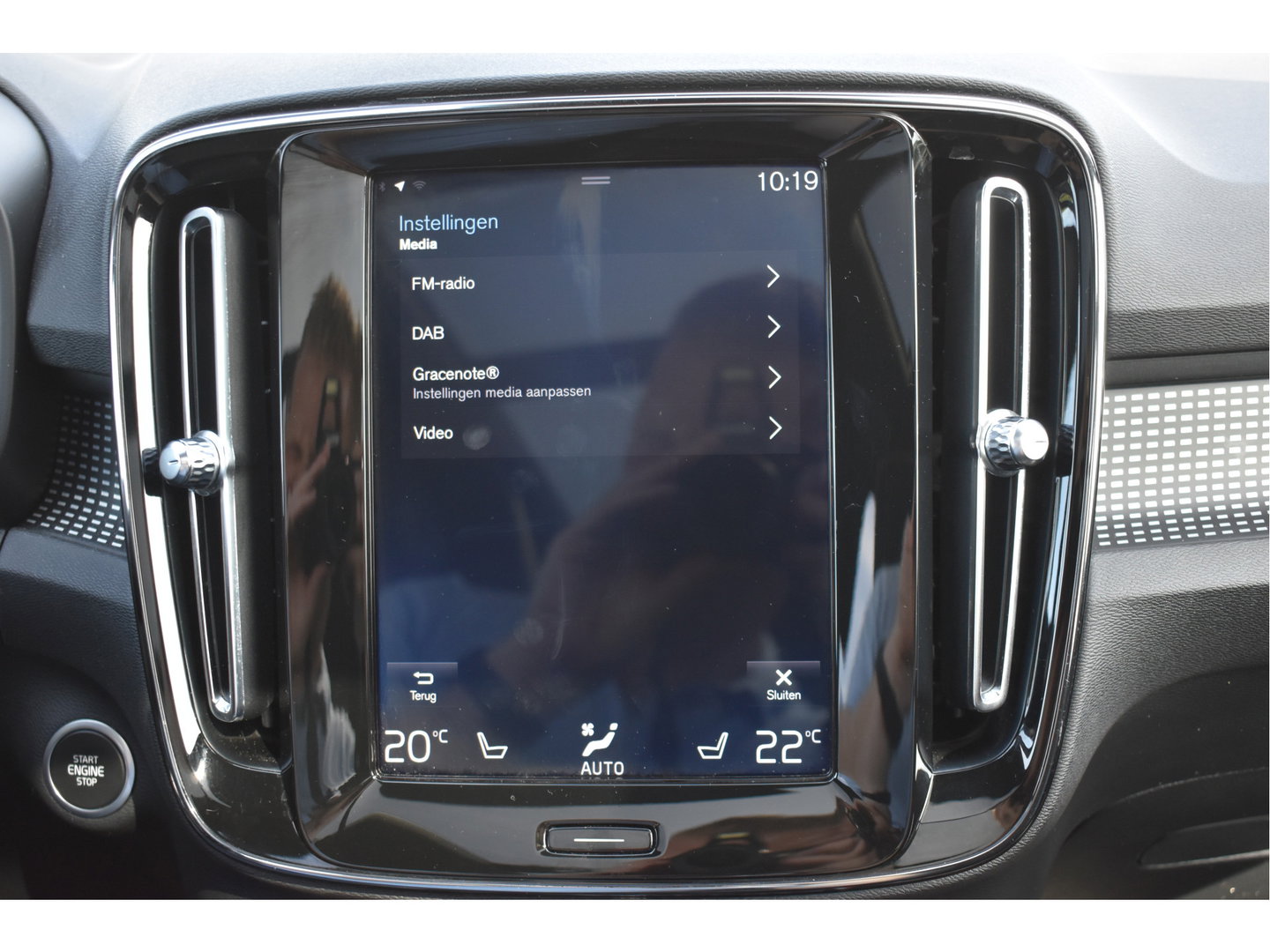 Volvo XC40 1.5 T5 Twin Engine R-Design Luxury Line Versatility 262 pk Two-Tone | Vol | Trekhaak | Keyless | Harman/Kardon | 360 gr.camera | Open dak | Full LE | Onderh.historie