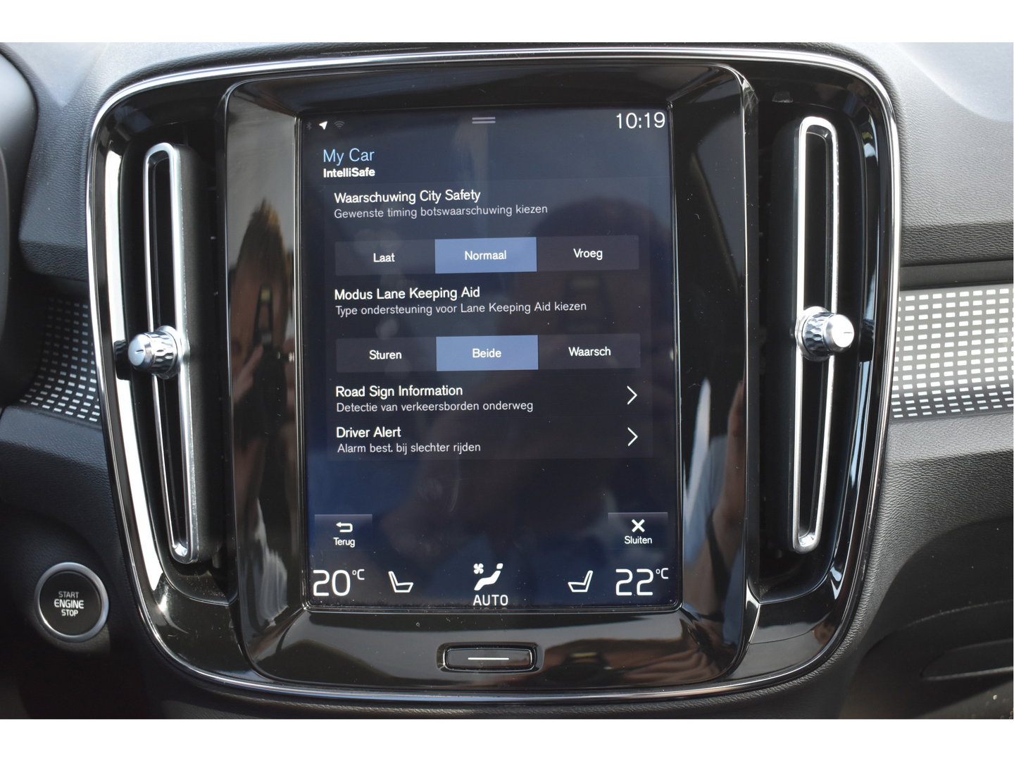 Volvo XC40 1.5 T5 Twin Engine R-Design Luxury Line Versatility 262 pk Two-Tone | Vol | Trekhaak | Keyless | Harman/Kardon | 360 gr.camera | Open dak | Full LE | Onderh.historie