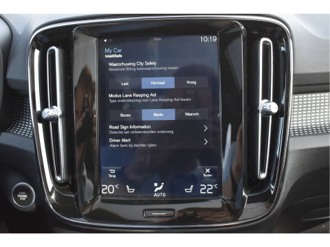 Volvo XC40 1.5 T5 Twin Engine R-Design Luxury Line Versatility 262 pk Two-Tone | Vol | Trekhaak | Keyless | Harman/Kardon | 360 gr.camera | Open dak | Full LE | Onderh.historie
