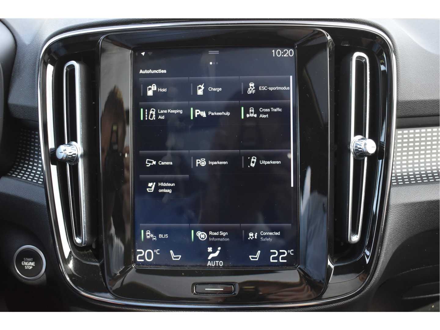Volvo XC40 1.5 T5 Twin Engine R-Design Luxury Line Versatility 262 pk Two-Tone | Vol | Trekhaak | Keyless | Harman/Kardon | 360 gr.camera | Open dak | Full LE | Onderh.historie