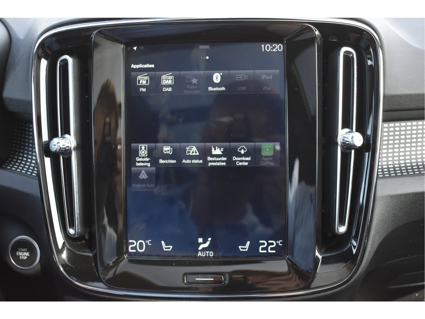 Volvo XC40 1.5 T5 Twin Engine R-Design Luxury Line Versatility 262 pk Two-Tone | Vol | Trekhaak | Keyless | Harman/Kardon | 360 gr.camera | Open dak | Full LE | Onderh.historie