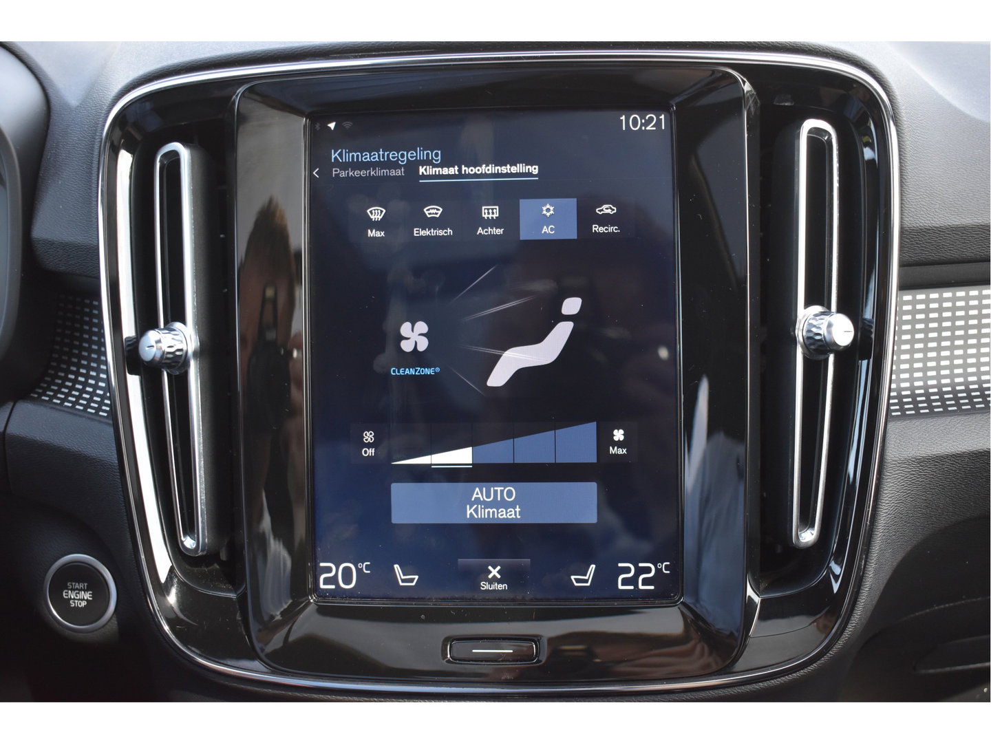 Volvo XC40 1.5 T5 Twin Engine R-Design Luxury Line Versatility 262 pk Two-Tone | Vol | Trekhaak | Keyless | Harman/Kardon | 360 gr.camera | Open dak | Full LE | Onderh.historie