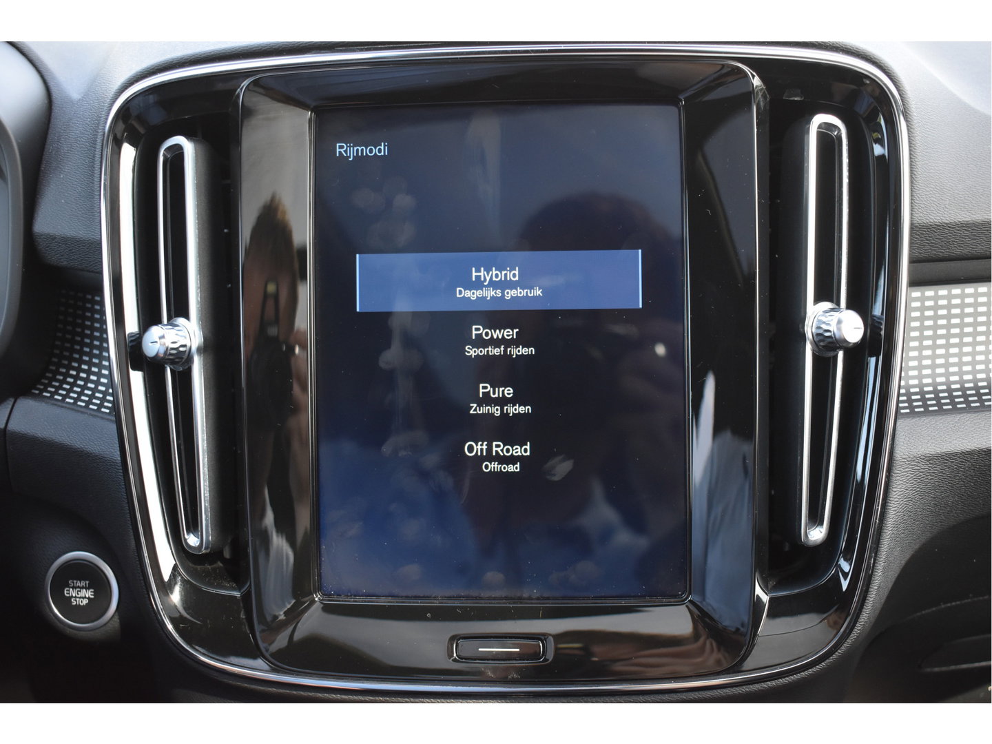 Volvo XC40 1.5 T5 Twin Engine R-Design Luxury Line Versatility 262 pk Two-Tone | Vol | Trekhaak | Keyless | Harman/Kardon | 360 gr.camera | Open dak | Full LE | Onderh.historie