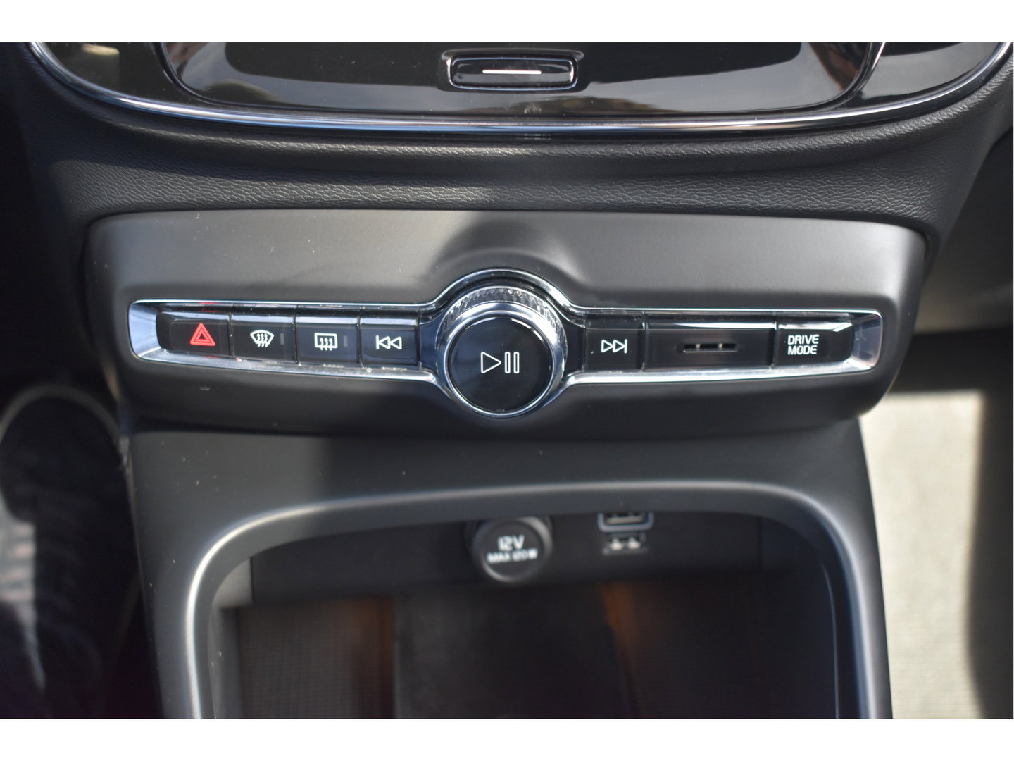 Volvo XC40 1.5 T5 Twin Engine R-Design Luxury Line Versatility 262 pk Two-Tone | Vol | Trekhaak | Keyless | Harman/Kardon | 360 gr.camera | Open dak | Full LE | Onderh.historie