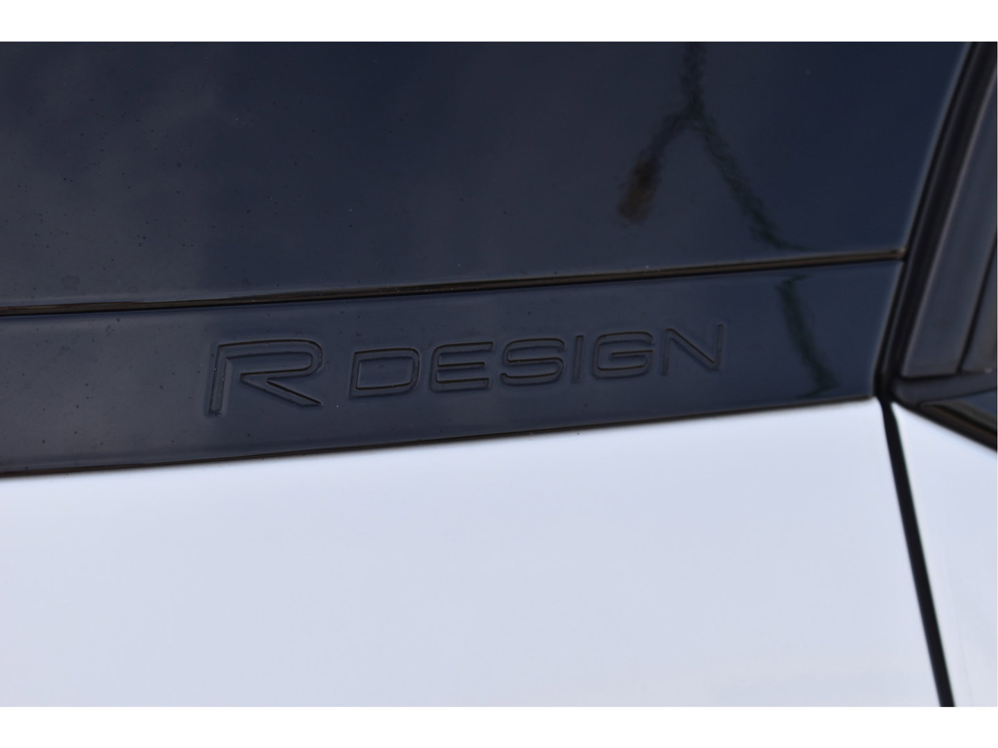Volvo XC40 1.5 T5 Twin Engine R-Design Luxury Line Versatility 262 pk Two-Tone | Vol | Trekhaak | Keyless | Harman/Kardon | 360 gr.camera | Open dak | Full LE | Onderh.historie
