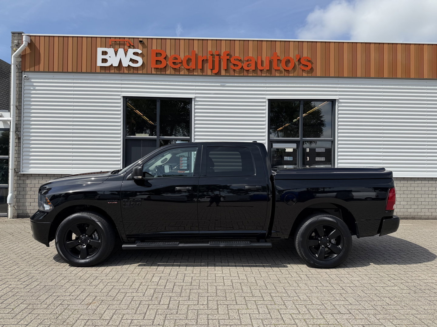Dodge Ram Pick-Up 1500 5.7 V8 4x4 Crew Cab 5'7 Longhorn / vaste prijs rijklaar € 39.950 ex btw / euro 6 / lease vanaf € 652 / airco / cruise / navigatie / prins lpg / leer / trekhaak 3500 kg !