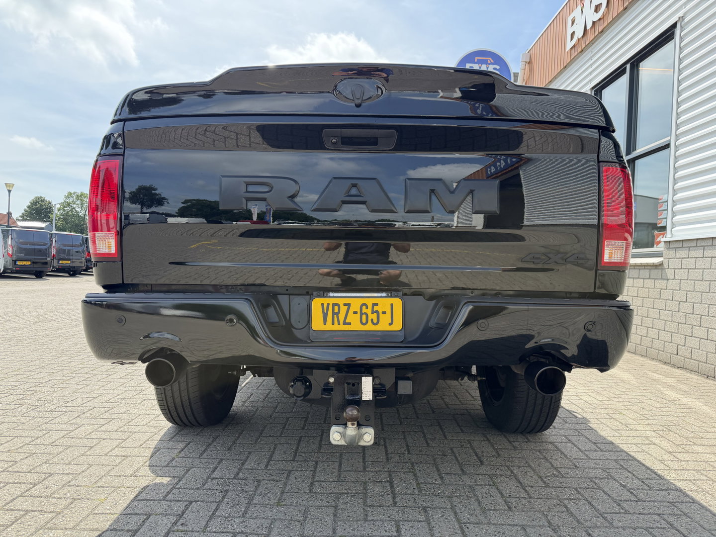Dodge Ram Pick-Up 1500 5.7 V8 4x4 Crew Cab 5'7 Longhorn / vaste prijs rijklaar € 39.950 ex btw / euro 6 / lease vanaf € 652 / airco / cruise / navigatie / prins lpg / leer / trekhaak 3500 kg !