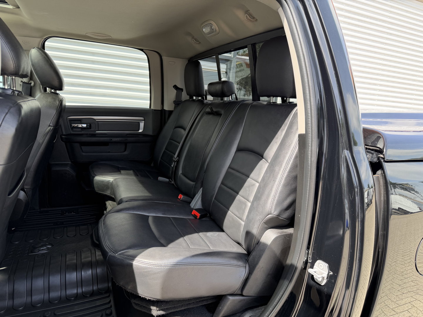 Dodge Ram Pick-Up 1500 5.7 V8 4x4 Crew Cab 5'7 Longhorn / vaste prijs rijklaar € 39.950 ex btw / euro 6 / lease vanaf € 652 / airco / cruise / navigatie / prins lpg / leer / trekhaak 3500 kg !