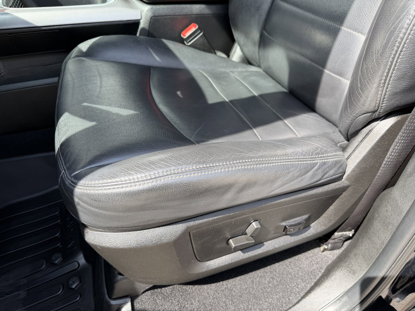 Dodge Ram Pick-Up 1500 5.7 V8 4x4 Crew Cab 5'7 Longhorn / vaste prijs rijklaar € 39.950 ex btw / euro 6 / lease vanaf € 652 / airco / cruise / navigatie / prins lpg / leer / trekhaak 3500 kg !