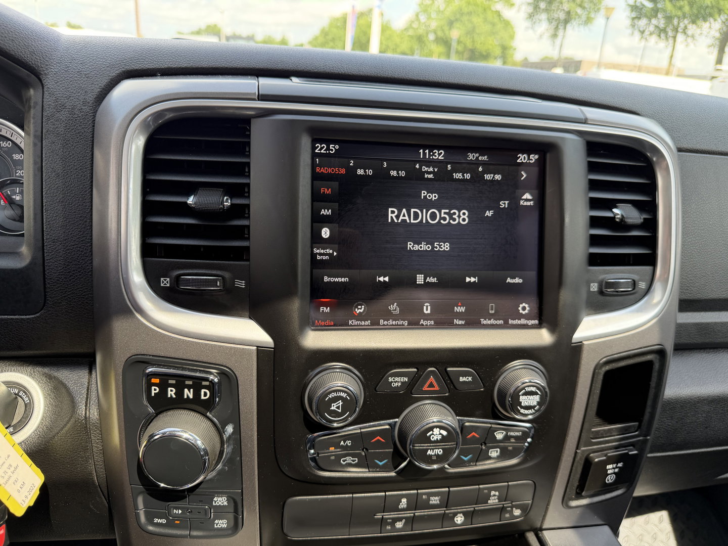 Dodge Ram Pick-Up 1500 5.7 V8 4x4 Crew Cab 5'7 Longhorn / vaste prijs rijklaar € 39.950 ex btw / euro 6 / lease vanaf € 652 / airco / cruise / navigatie / prins lpg / leer / trekhaak 3500 kg !