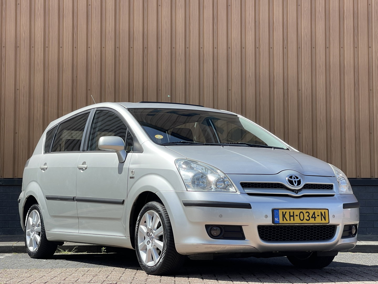 Toyota Corolla Verso 1.8 VVT-i Luna 7p. | Handel & Export | Schuifdak | Cruise Control | Parkeersensoren | Achteruitrijcamera | 16'' Lichtmetaal |