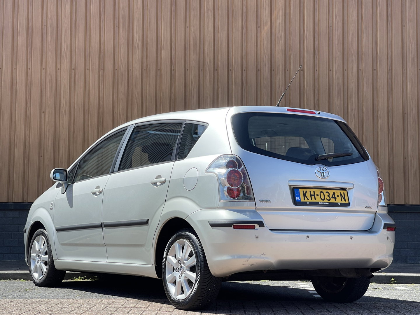 Toyota Corolla Verso 1.8 VVT-i Luna 7p. | Handel & Export | Schuifdak | Cruise Control | Parkeersensoren | Achteruitrijcamera | 16'' Lichtmetaal |