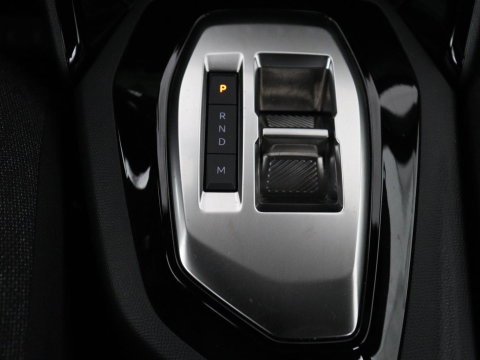 Peugeot 2008 1.2 Hybrid 136 Active | Carplay | Cruise Control | Climate control | Parkeerhulp | DAB | Bluetooth