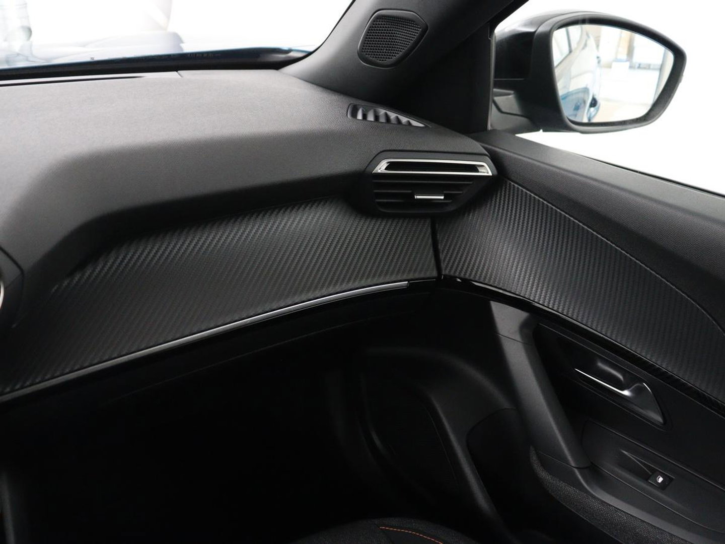 Peugeot 2008 1.2 Hybrid 136 Active | Carplay | Cruise Control | Climate control | Parkeerhulp | DAB | Bluetooth
