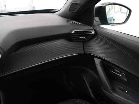 Peugeot 2008 1.2 Hybrid 136 Active | Carplay | Cruise Control | Climate control | Parkeerhulp | DAB | Bluetooth