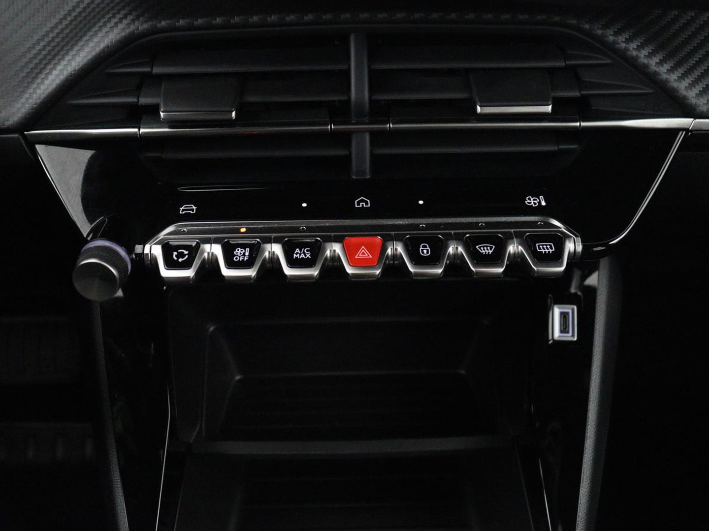 Peugeot 2008 1.2 Hybrid 136 Active | Carplay | Cruise Control | Climate control | Parkeerhulp | DAB | Bluetooth