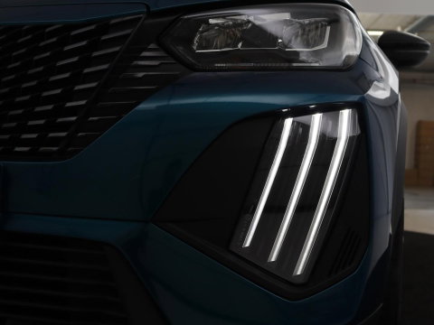 Peugeot 2008 1.2 Hybrid 136 Active | Carplay | Cruise Control | Climate control | Parkeerhulp | DAB | Bluetooth