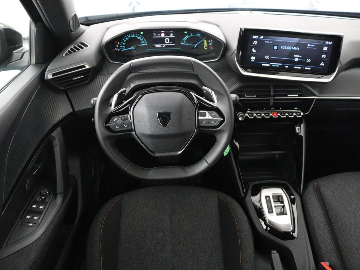 Peugeot 2008 1.2 Hybrid 136 Active | Carplay | Cruise Control | Climate control | Parkeerhulp | DAB | Bluetooth